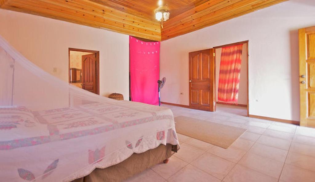 Dolphin Bay Yoga Guest House Drapers Room photo