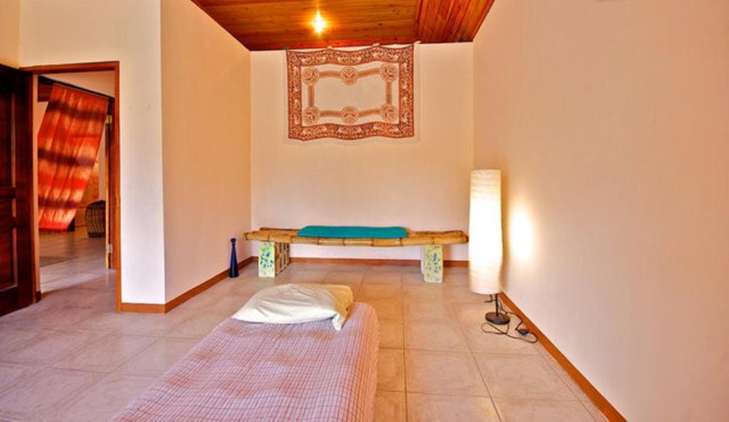 Dolphin Bay Yoga Guest House Drapers Room photo