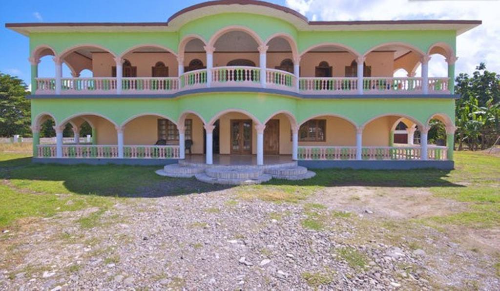 Dolphin Bay Yoga Guest House Drapers Exterior photo