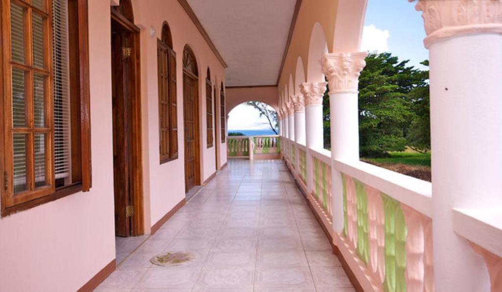 Dolphin Bay Yoga Guest House Drapers Exterior photo