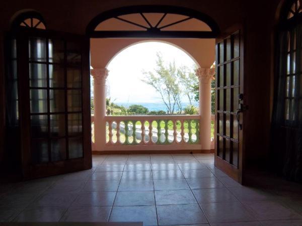 Dolphin Bay Yoga Guest House Drapers Room photo