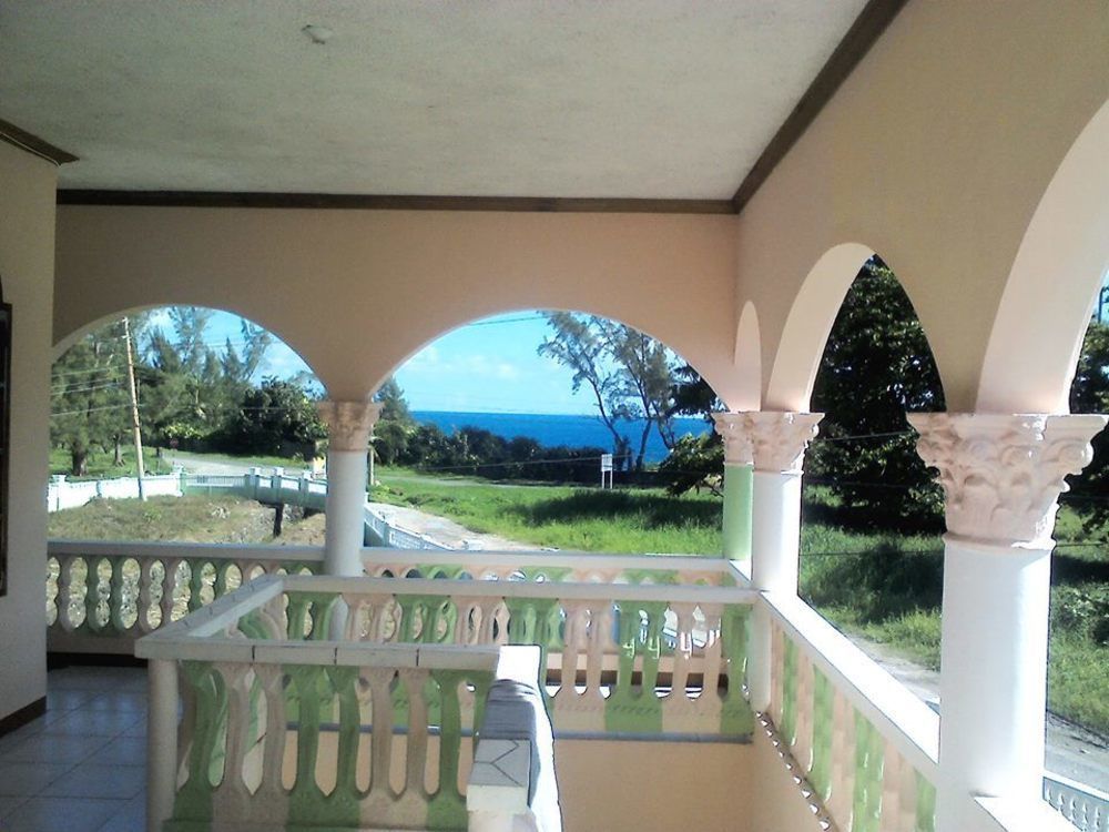 Dolphin Bay Yoga Guest House Drapers Exterior photo