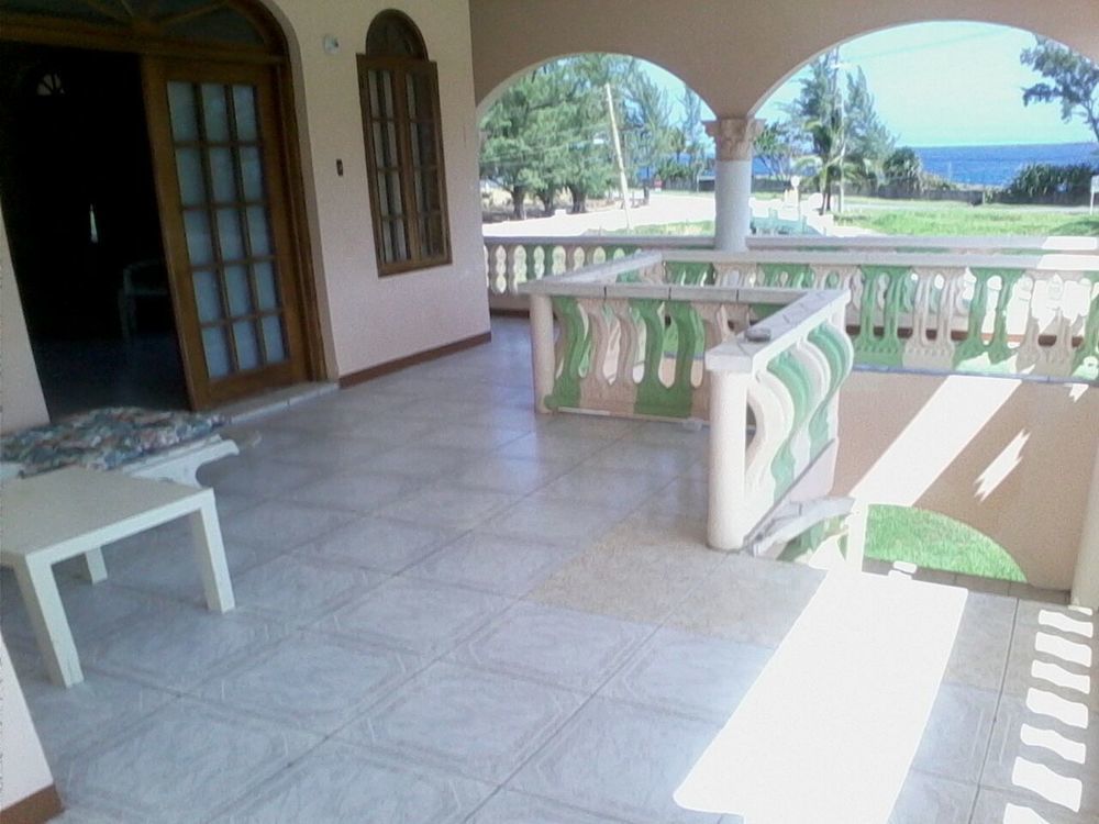 Dolphin Bay Yoga Guest House Drapers Exterior photo