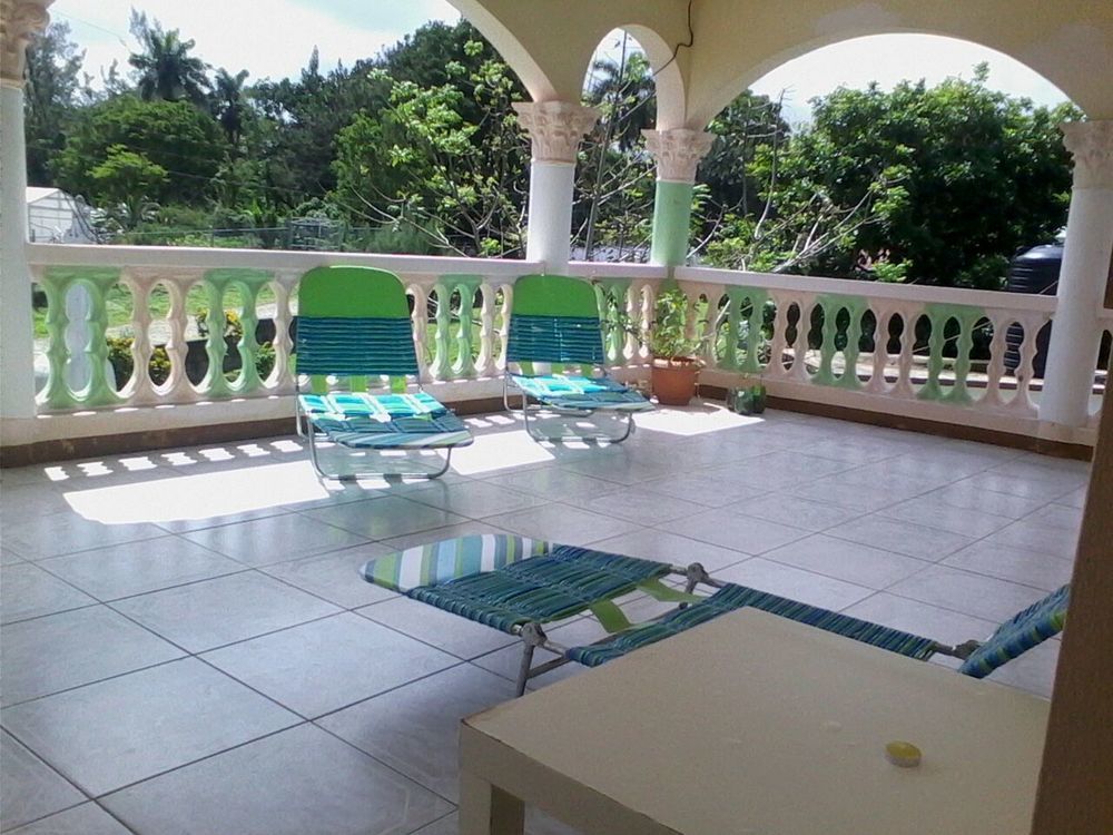 Dolphin Bay Yoga Guest House Drapers Exterior photo